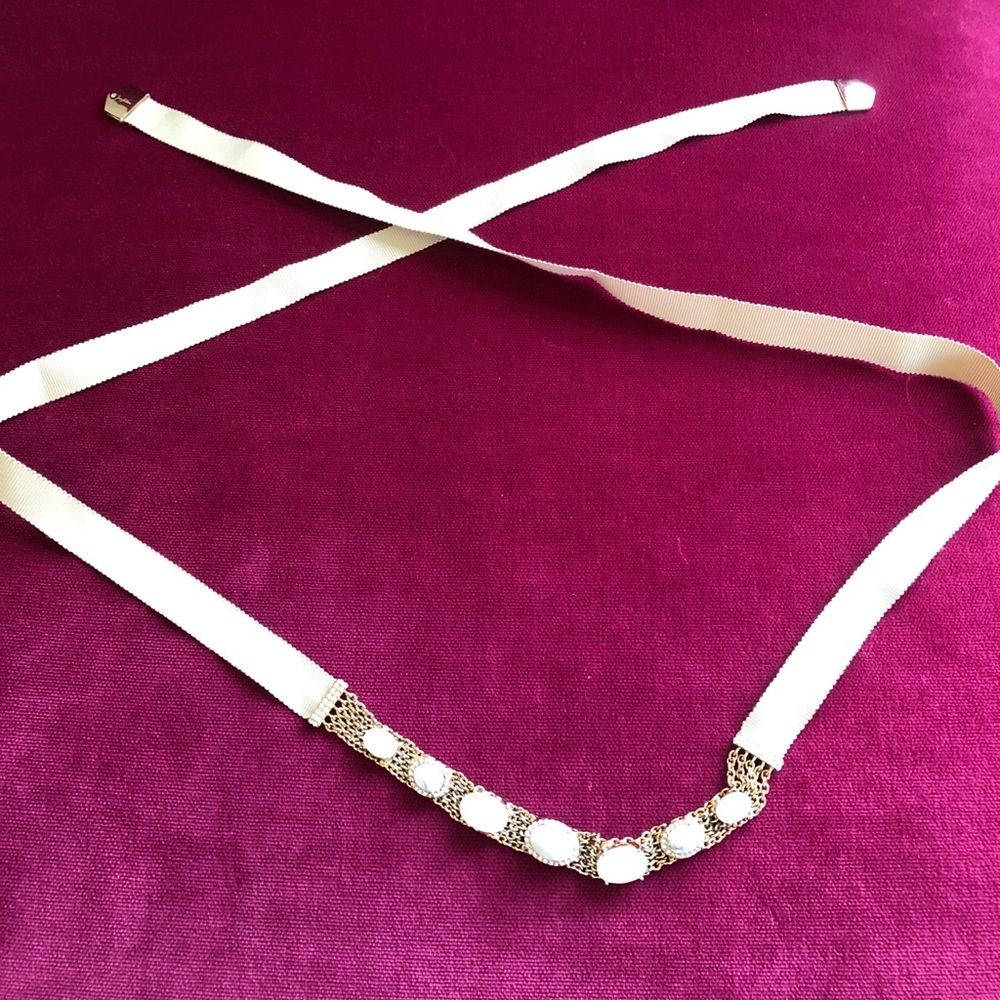 Versatile Ribbon Accessory - Picture 5 of 6